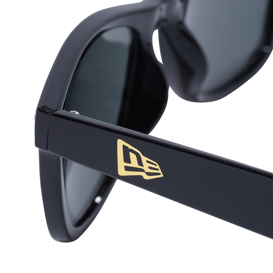 NewEra Wellington sunglasses with square lenses, shiny black frame and grey-green lenses