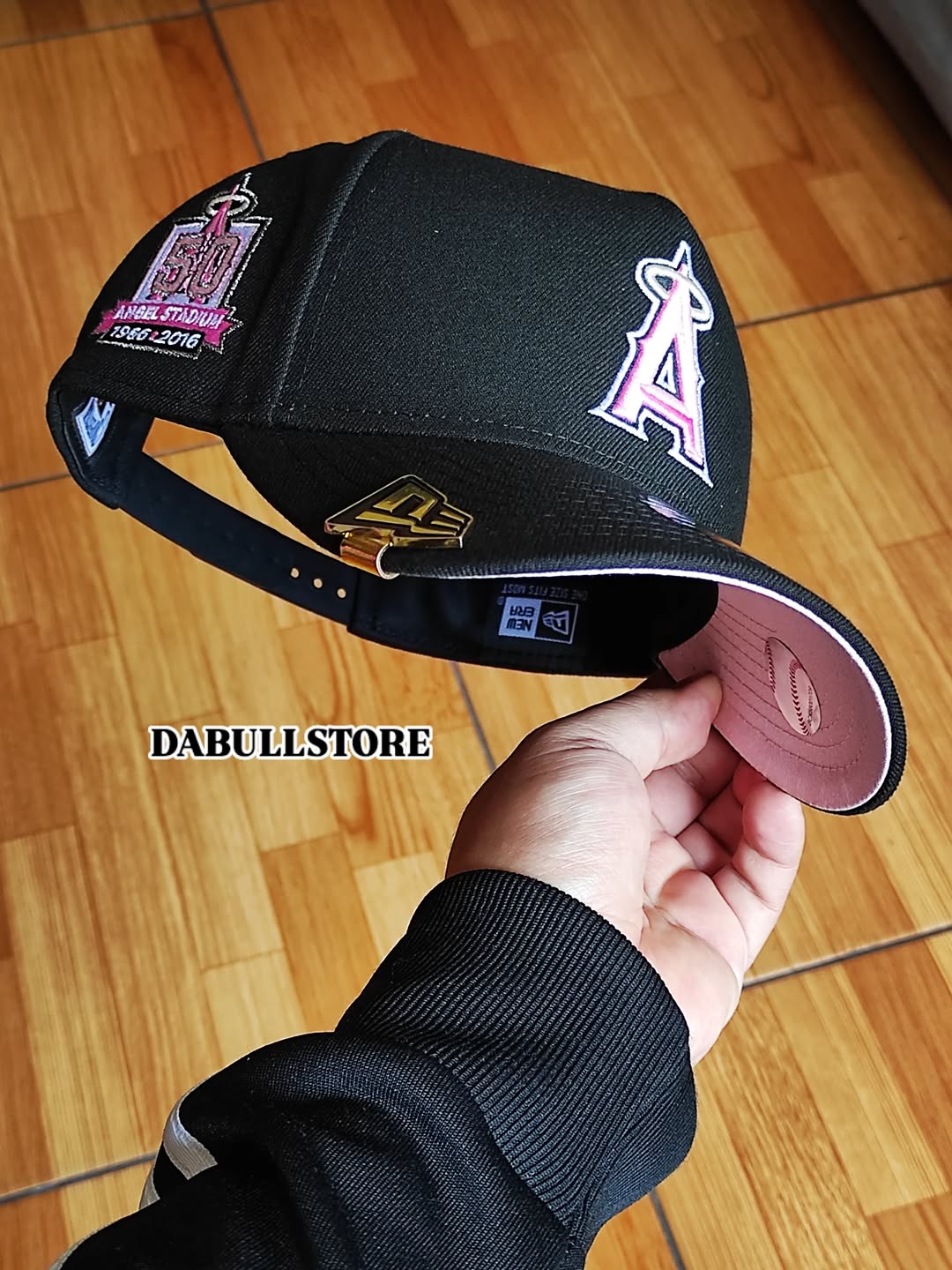 Gorra New Era Anaheim Angels 50 Aniversario Edición Rosa 9Forty A Frame Snapback