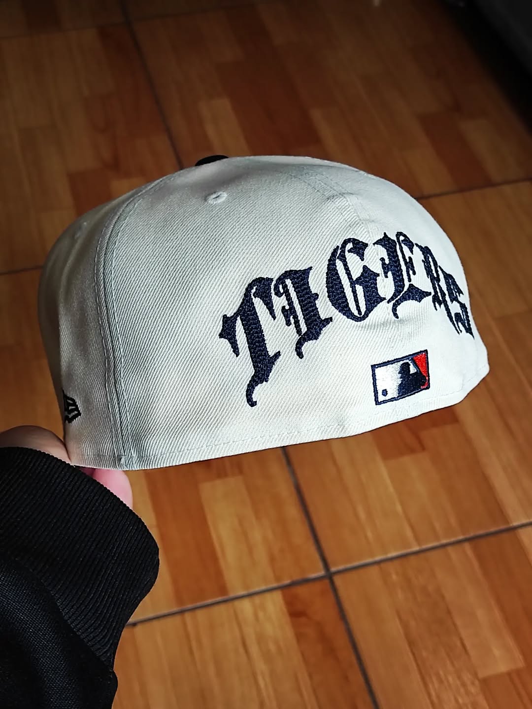 Gorra Detroit Tigers MLB Team Wings 59FIFTY Ajustada Beige Claro