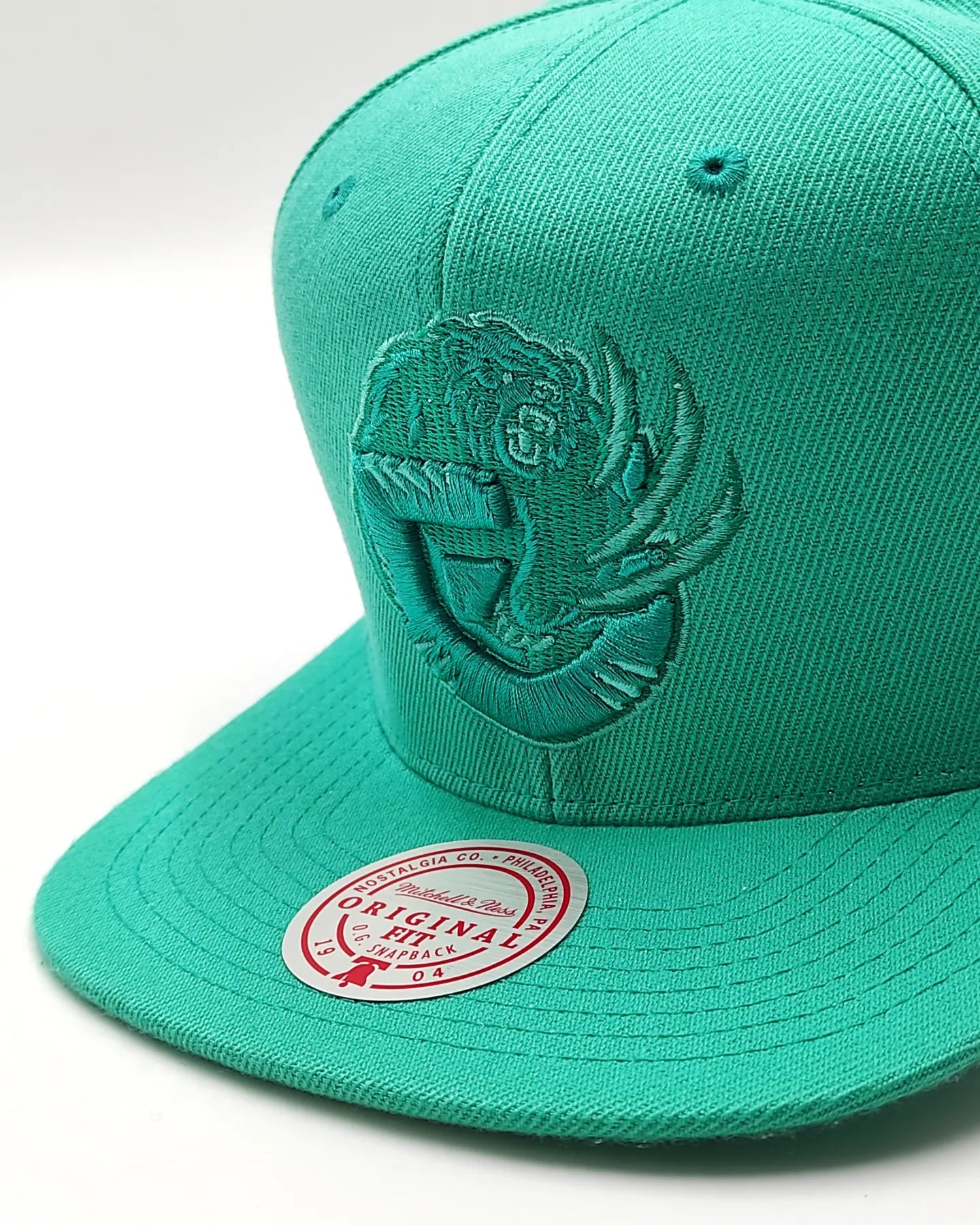 Mitchell & Ness Gorra Snapback Original Fit Monocromática Memphies Grizzlies, color verde azulado