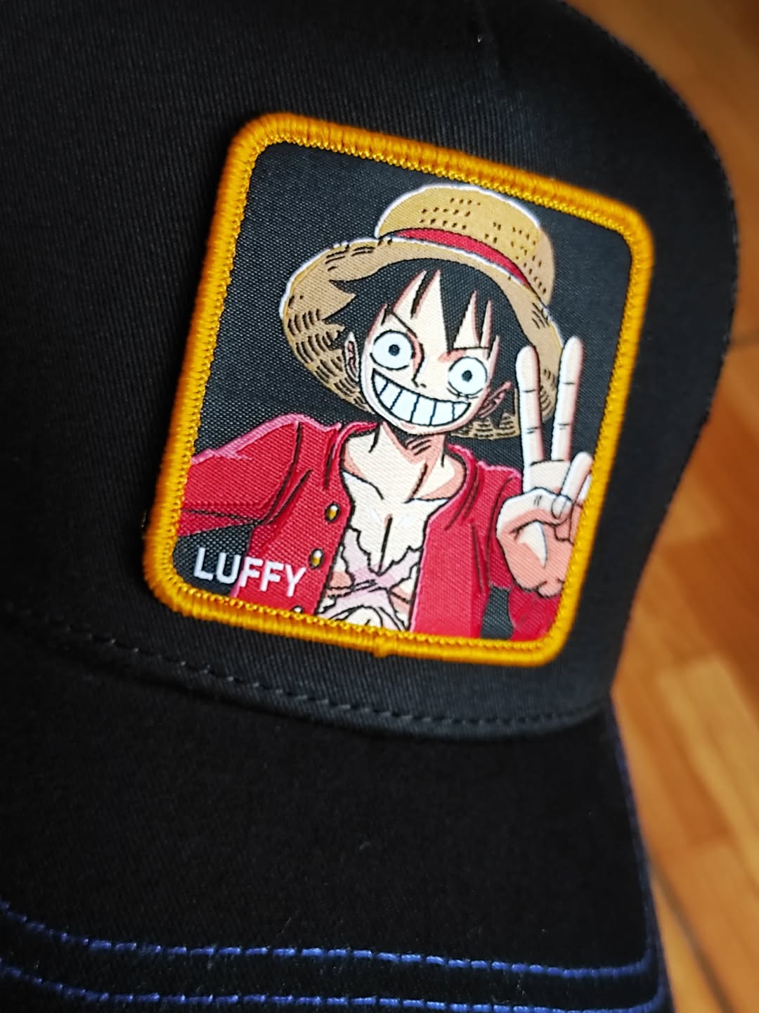 Gorra Capslab Luffy One Piece Trucker negra azul