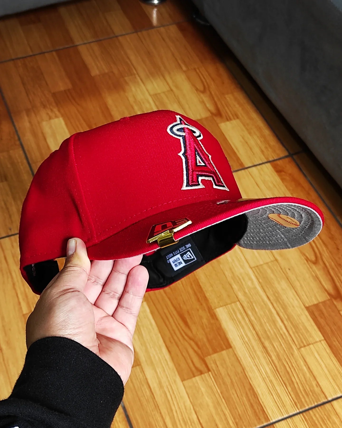 Gorra ajustable New Era 9Fifty con broche de Los Angeles Angels, parte inferior gris y parche lateral City Art - Roja