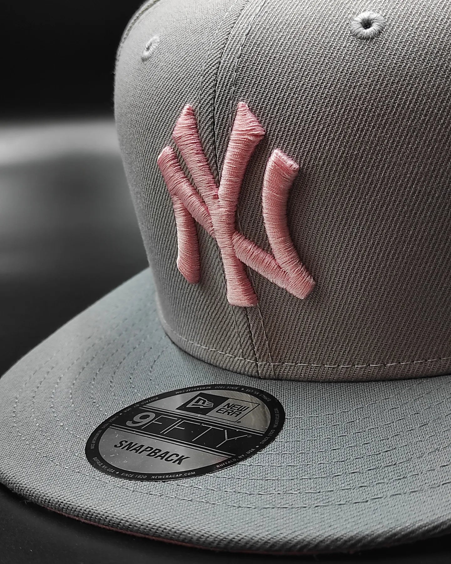 New Era New York Yankees Serie Mundial 1999 gris rosa gorra 9 FIFTY Snapback