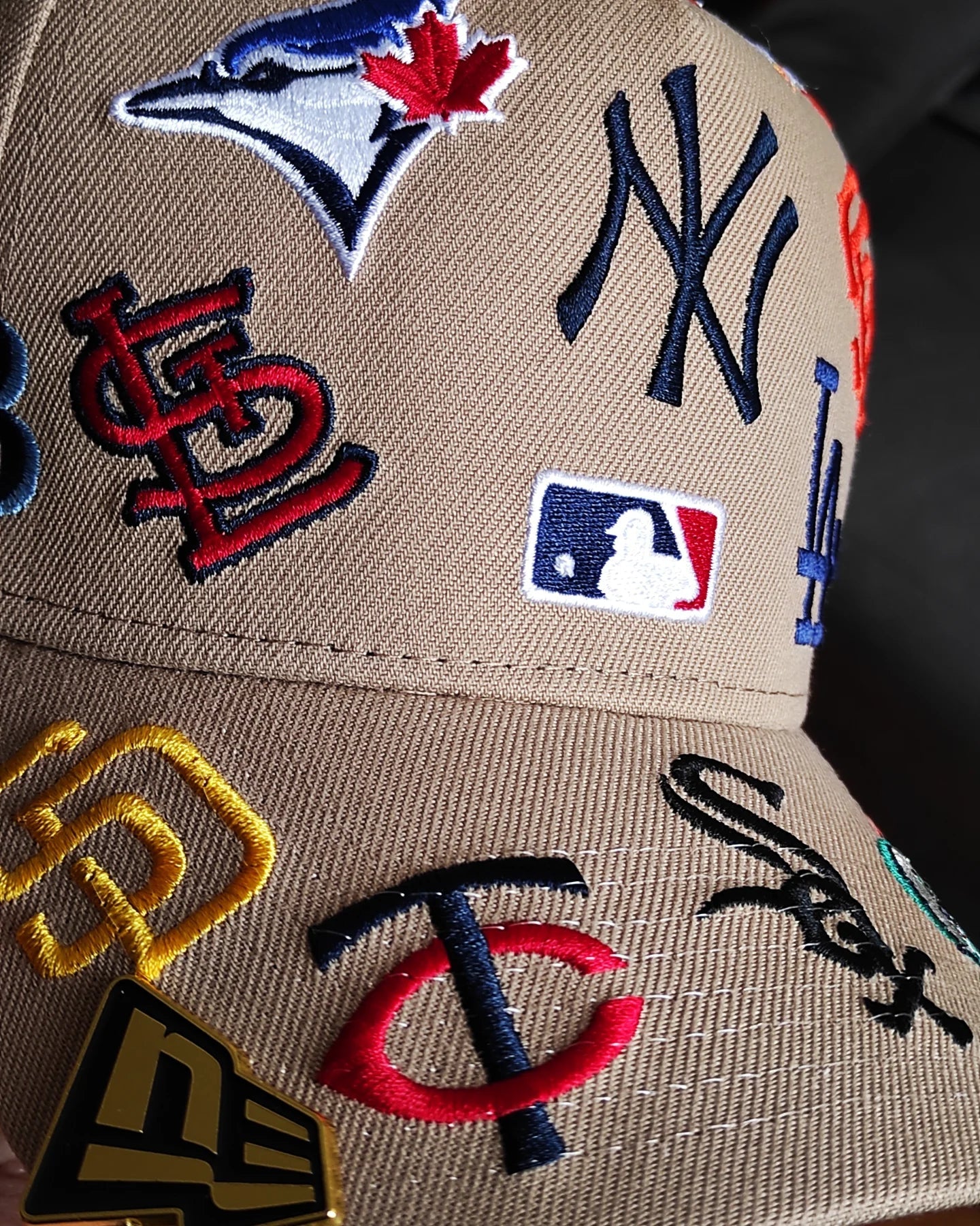 Gorra New Era MLB 'All Over' 9FORTY A-Frame con broche ajustable