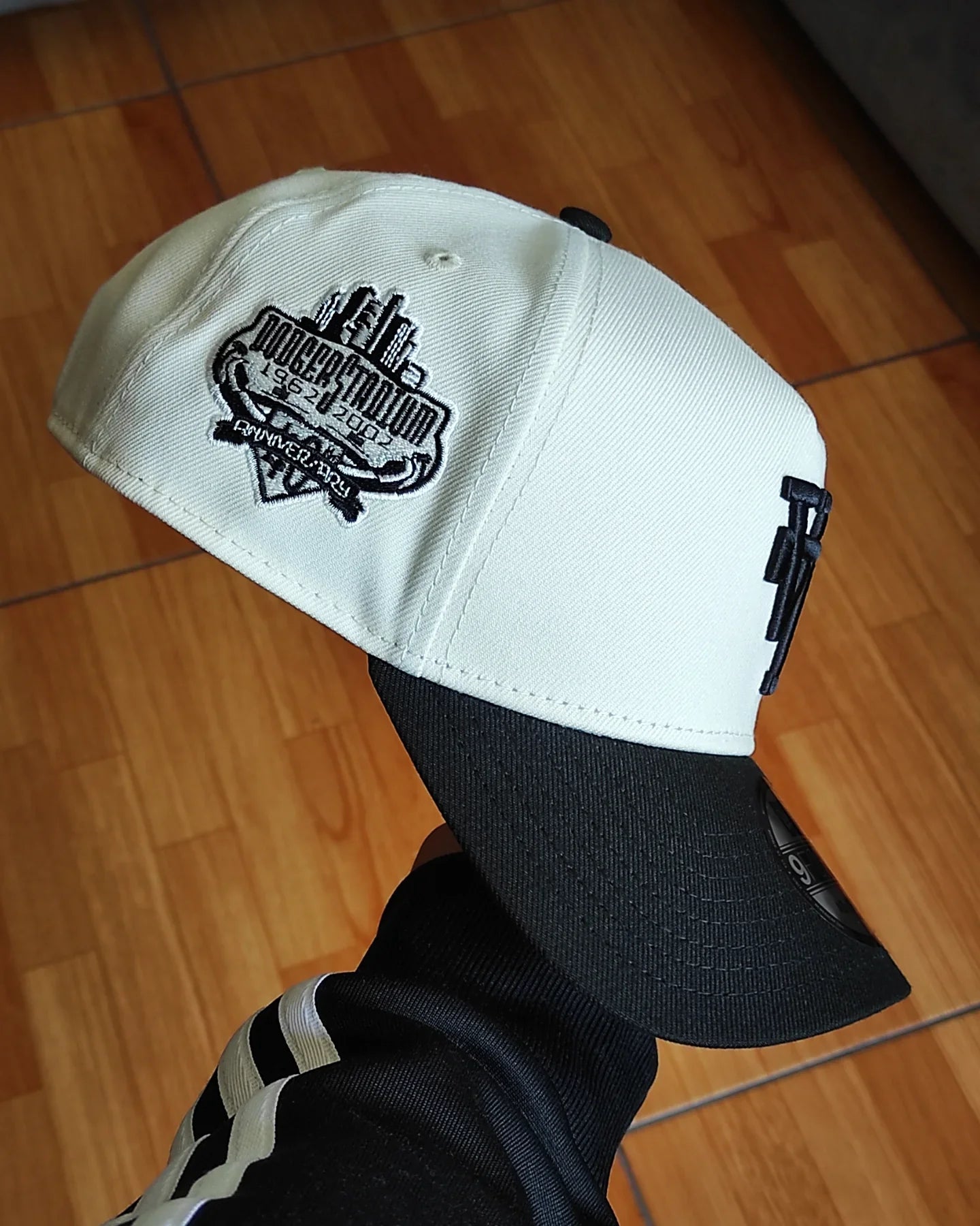 New Era Los Angeles Dodgers logotipo UPSIDE Chrome negro 9FORTY A-FRAME