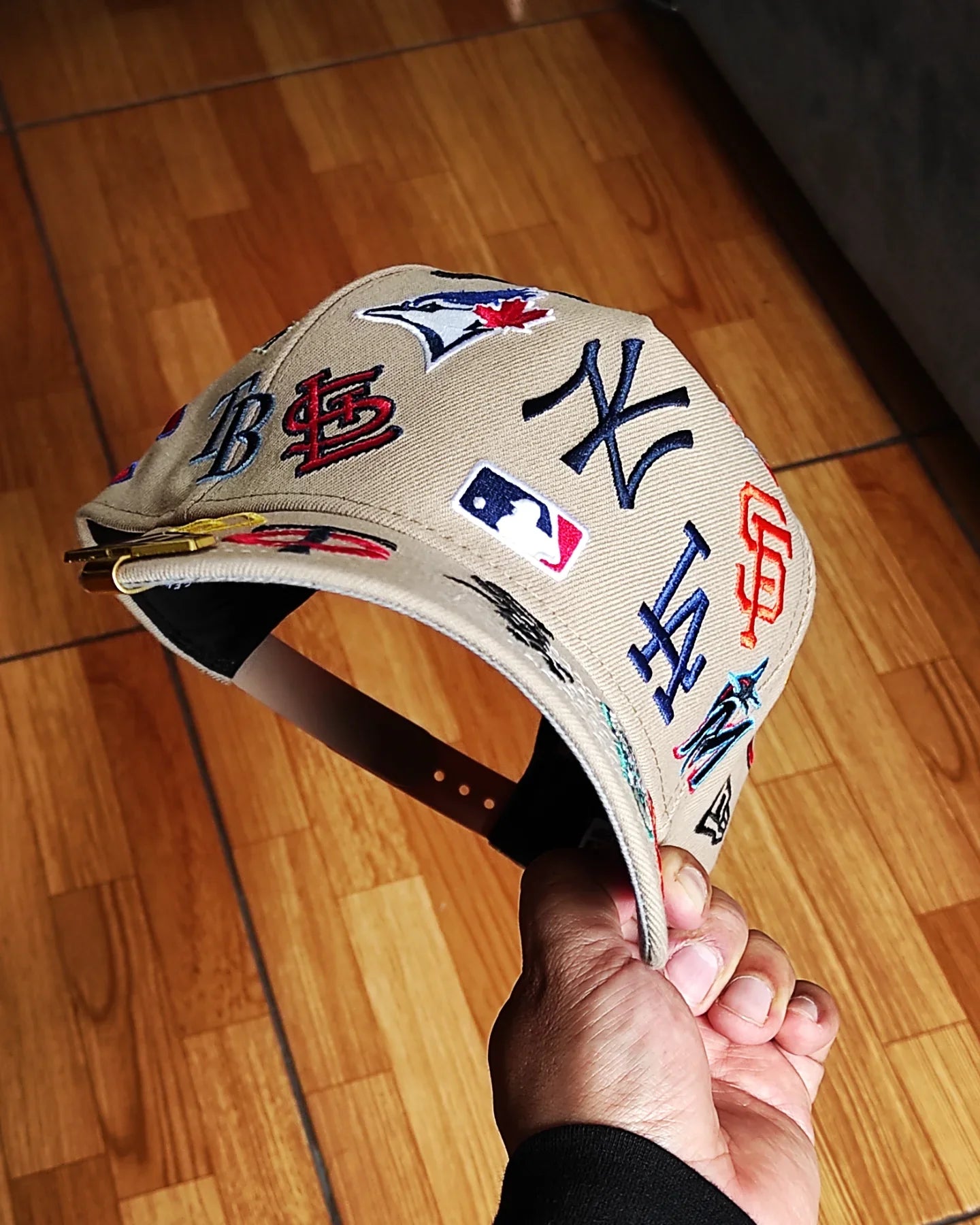 Gorra New Era MLB 'All Over' 9FORTY A-Frame con broche ajustable