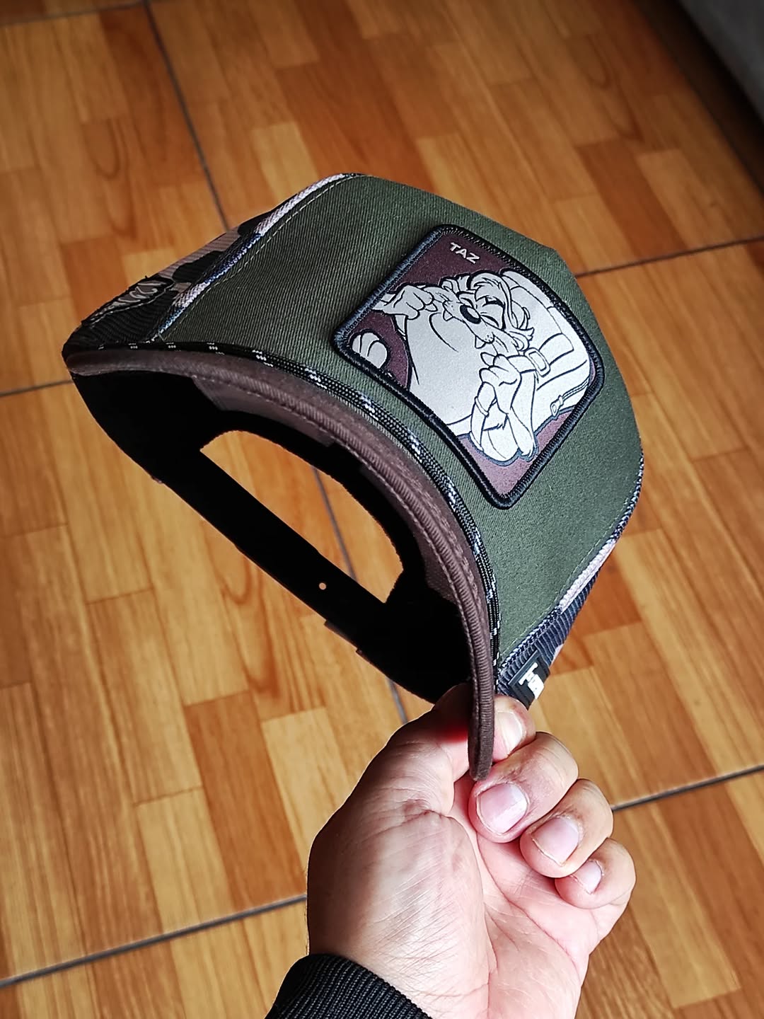 Gorra trucker multicolor Looney Tunes Diablo de Tasmania de Capslab