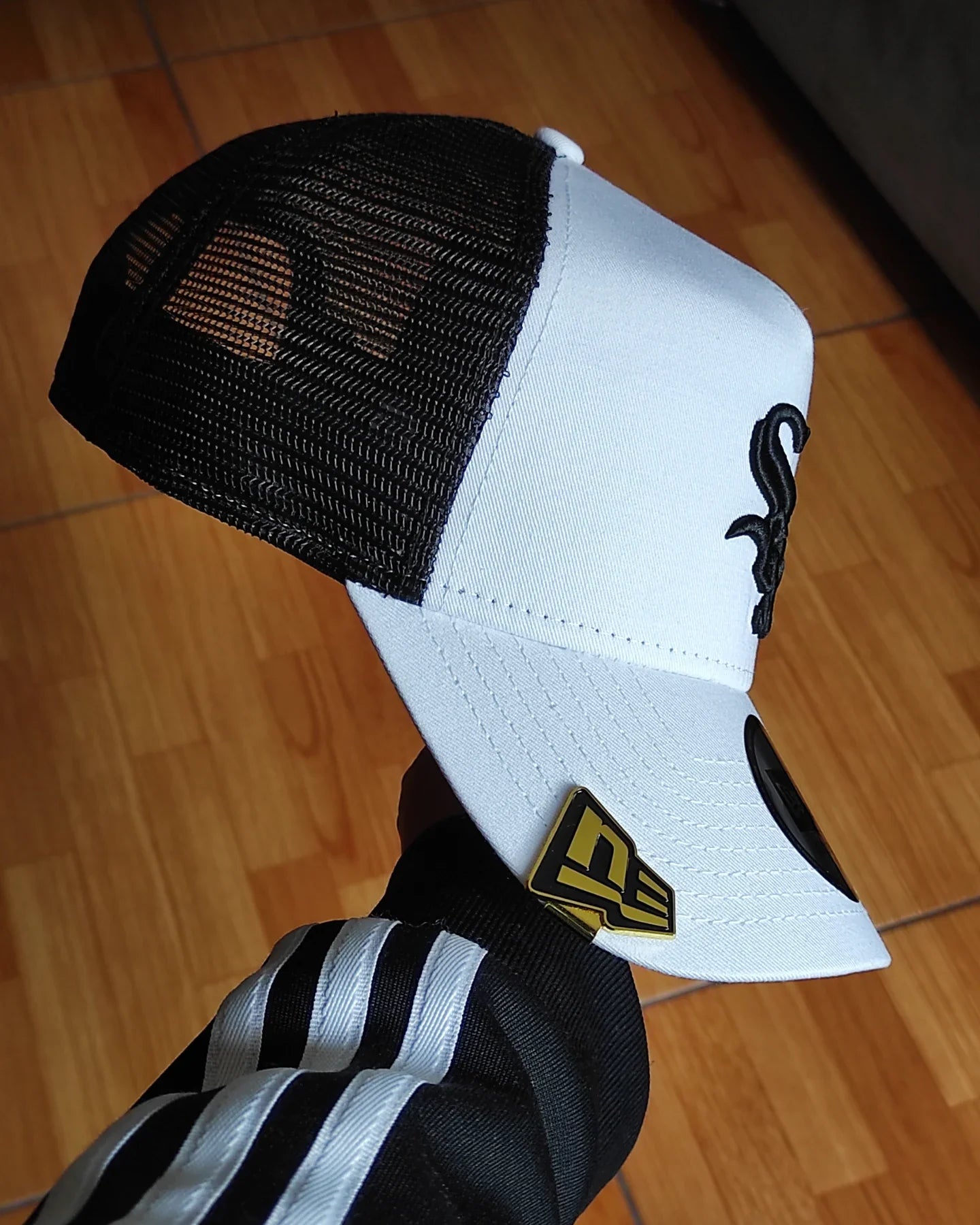 Gorra trucker a-frame blanca/negra New Era Chicago White Sox
