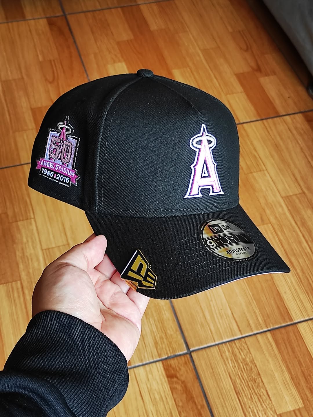 Gorra New Era Anaheim Angels 50 Aniversario Edición Rosa 9Forty A Frame Snapback