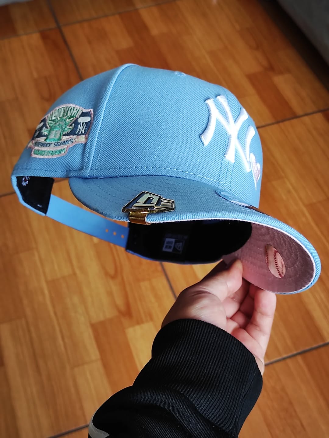 Gorra snapback 9fifty New Era New York Yankees corazón cielo/rosa
