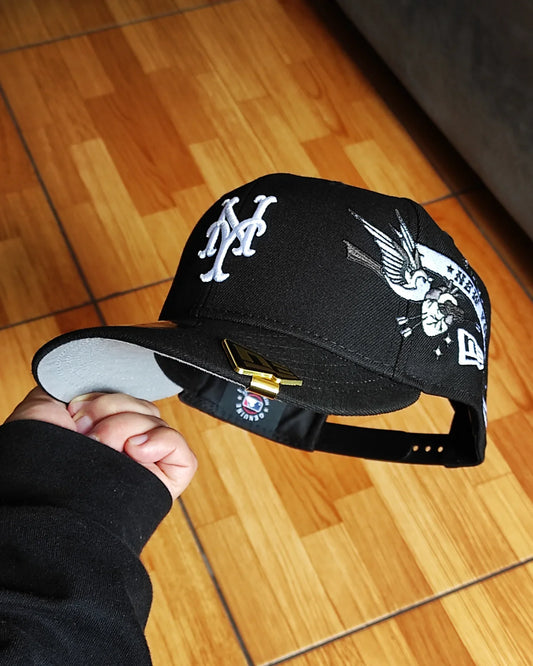 Gorra Snapback New Era 9Fifty de los New York Mets con parche lateral de arte urbano y visera gris - Negra