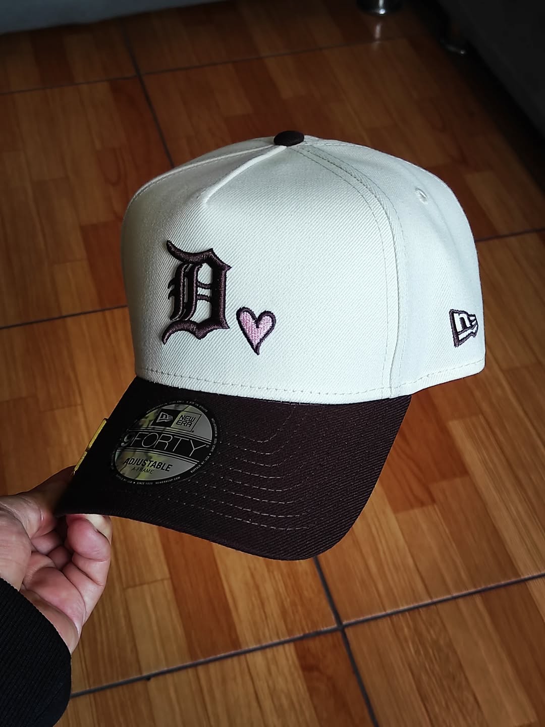Gorra Snapback A-Frame 9FORTY 'Pink Satin Hearts Walnut' de los Detroit Tigers