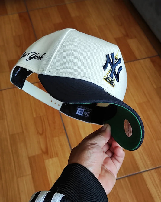 Gorra New Era New York Yankees State Two Tone Chrome Azul Marino 9FORTY A-FRAME