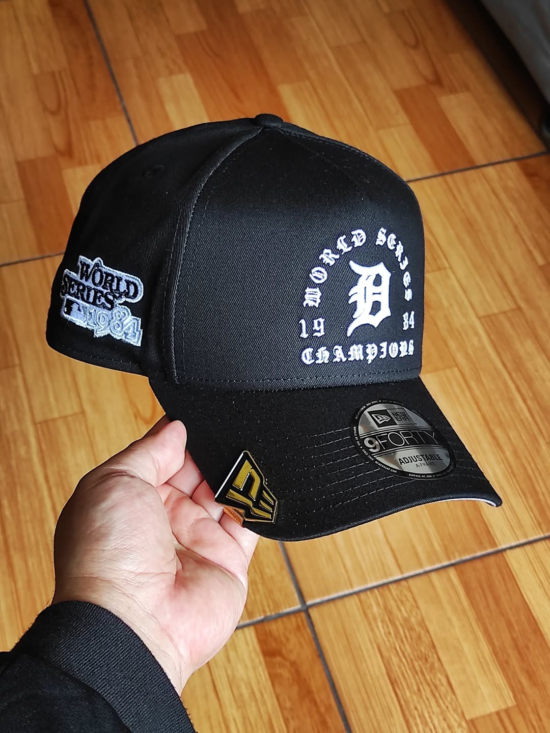 Gorra negra ajustable 9FORTY A-FRAME Snapback con el logo gótico de los Detroit Tigers de la nueva era