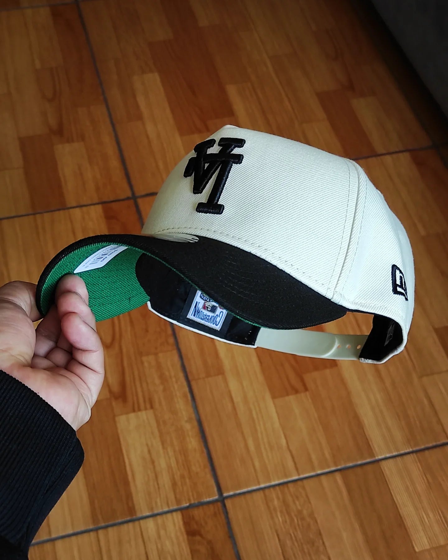 New Era Los Angeles Dodgers logotipo UPSIDE Chrome negro 9FORTY A-FRAME