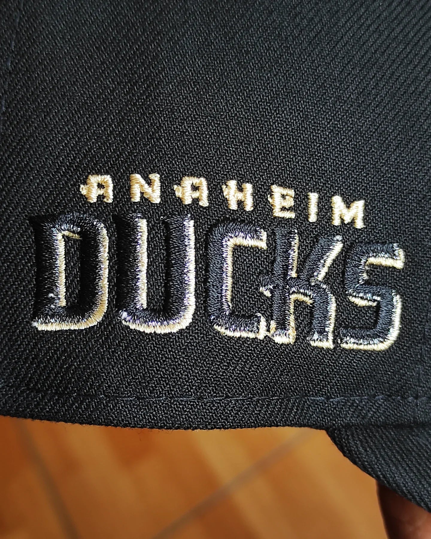Gorra Ajustada 59Fifty Anaheim Ducks Blackout Prime Edition de New Era