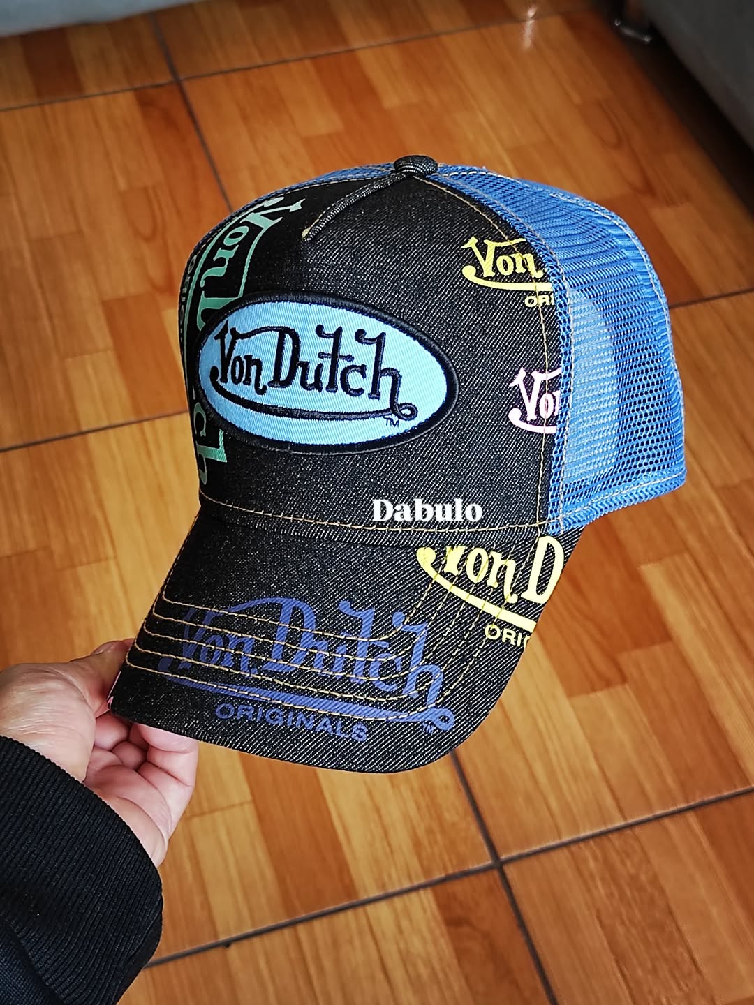 Gorra trucker con multilogo de denim Dutch