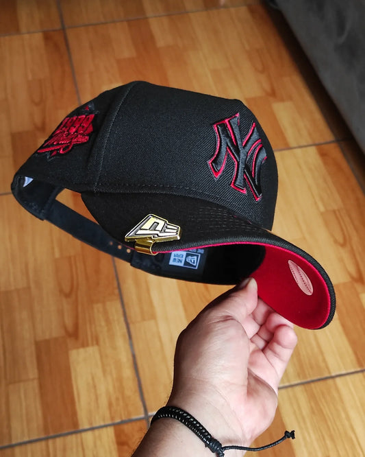 Gorra snapback A-Frame 9Forty negra y roja de los New York Yankees de la Serie Mundial de 1999 de New Era
