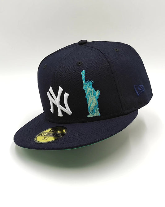 New Era gorra ajustada 59fifty New York Yankees edición Liberty azul marino apple