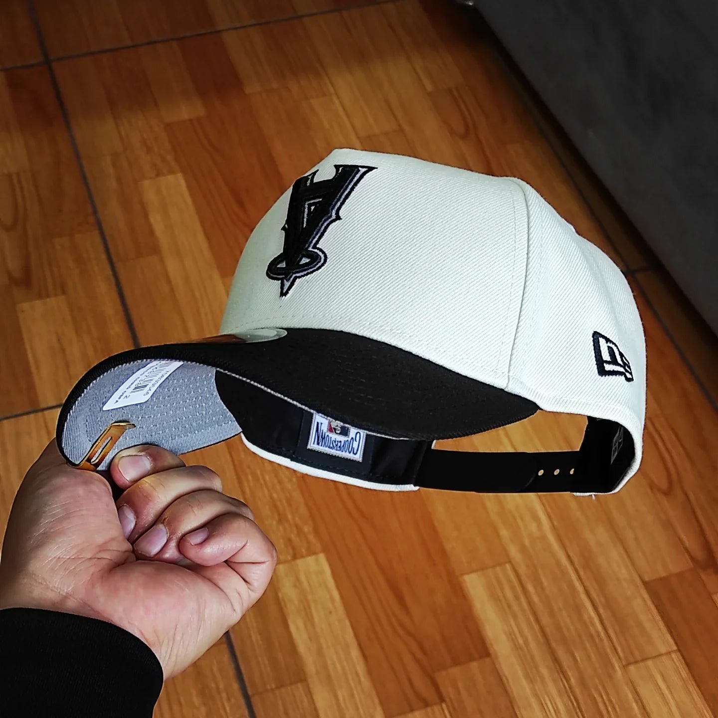 Gorra Snapback New Era Anaheim Angels Upside Down Chrome Black 2 Tone 50 Aniversario 9Forty A-Frame