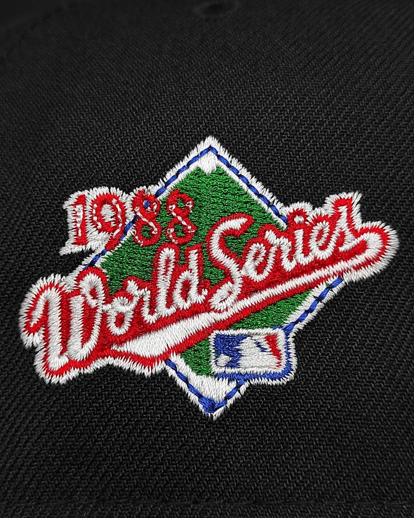 Gorra New Era Los Angeles Dodgers edición roja y negra serie mundial con visera plana