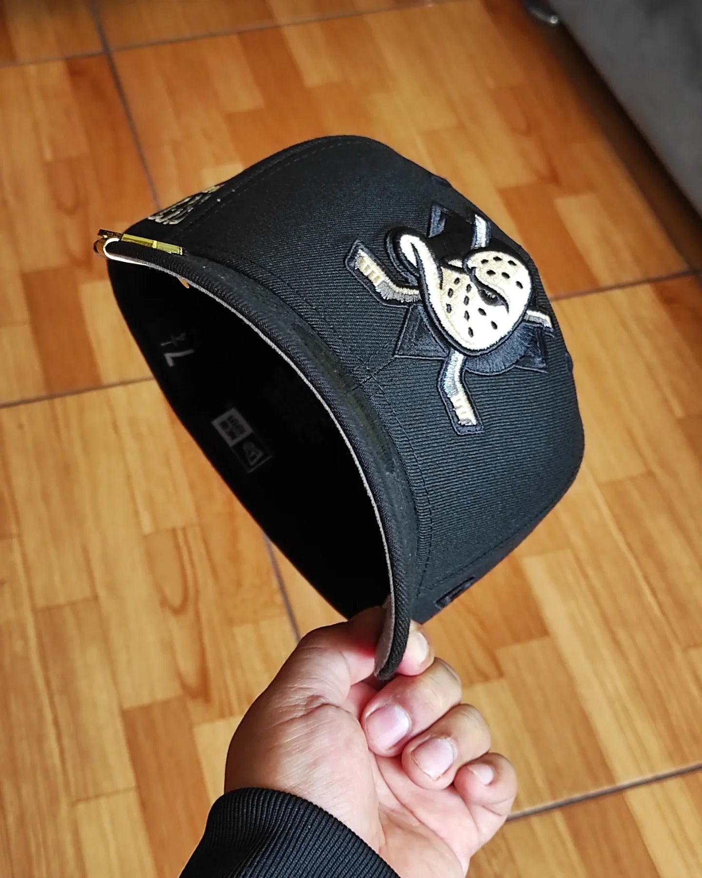 Gorra Ajustada 59Fifty Anaheim Ducks Blackout Prime Edition de New Era