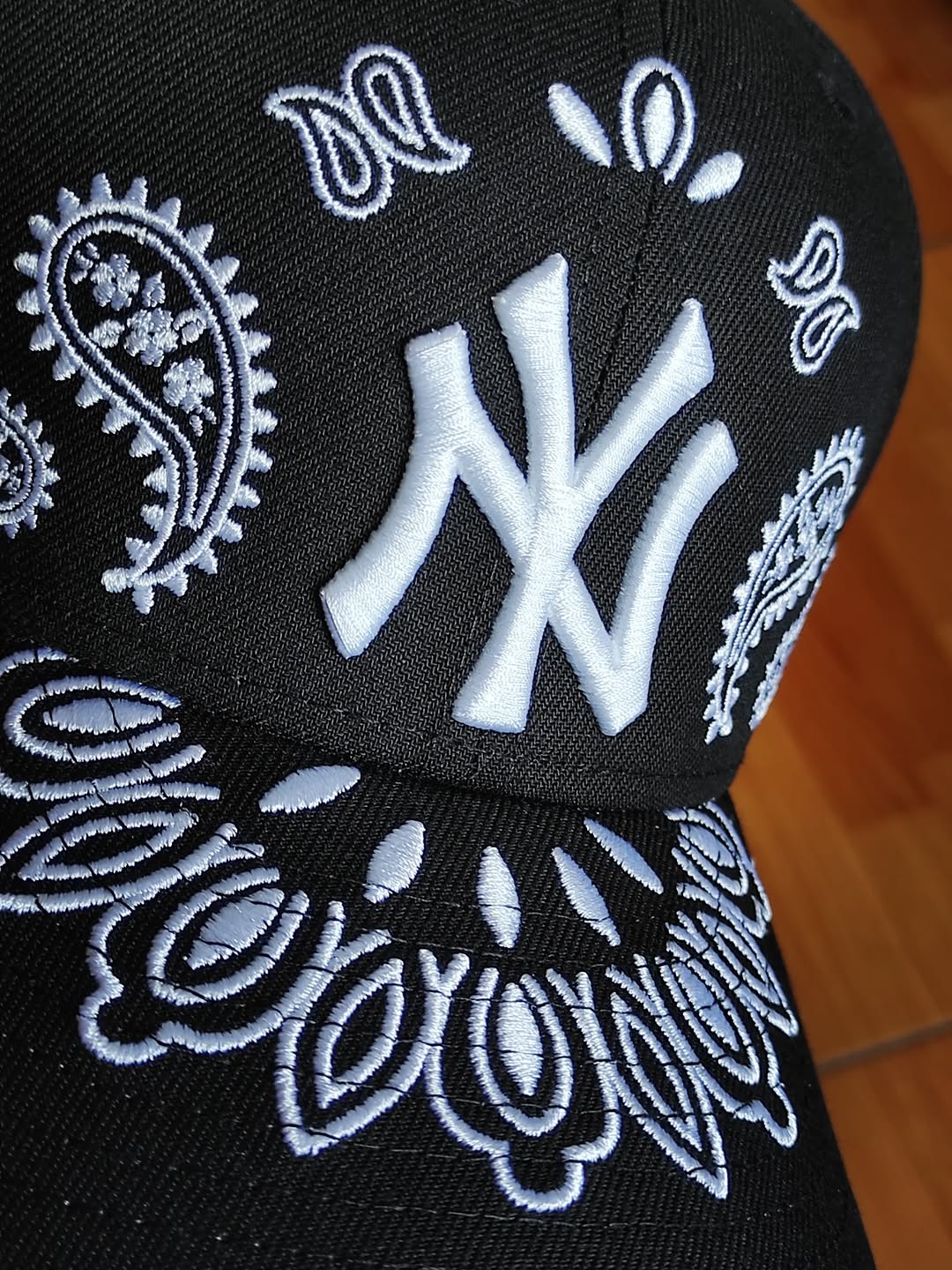 New era New York Yankees paisley negra 59FIFTY