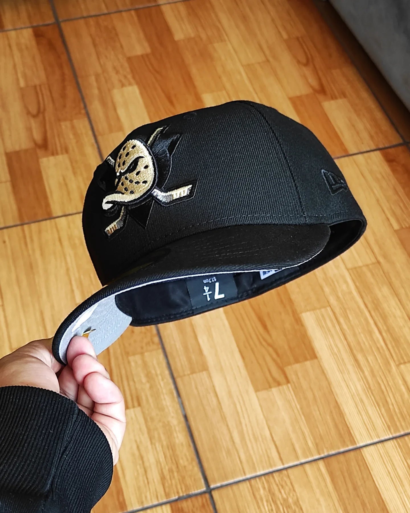 Gorra Ajustada 59Fifty Anaheim Ducks Blackout Prime Edition de New Era
