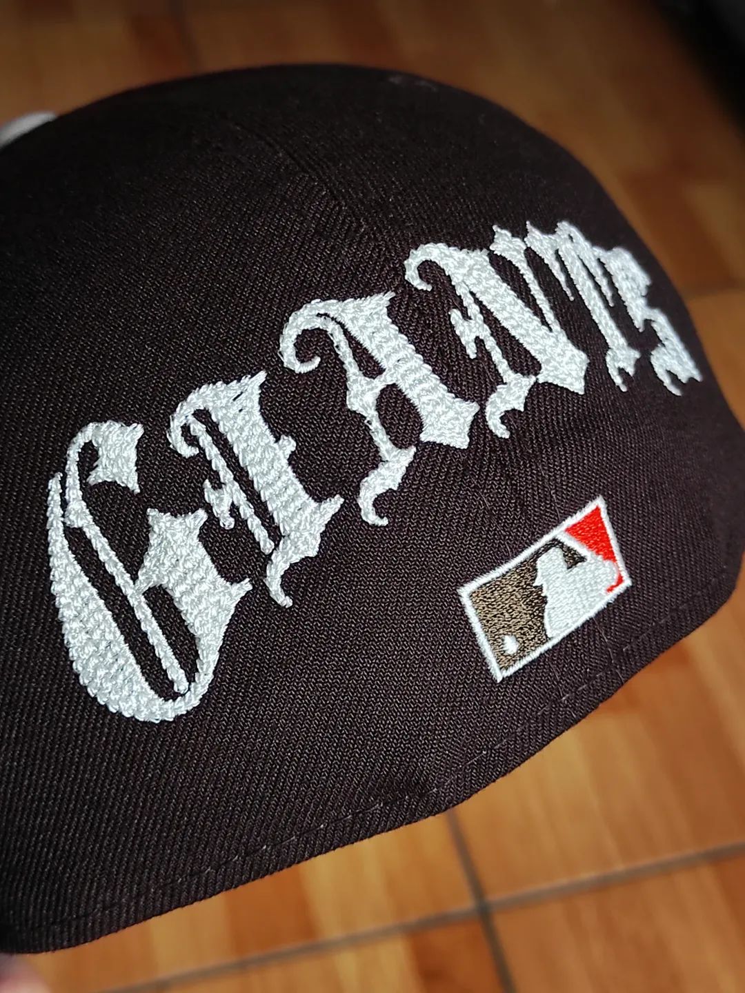 Gorra San Francisco Giants MLB Team Wings 59FIFTY Ajustada Marrón Oscuro