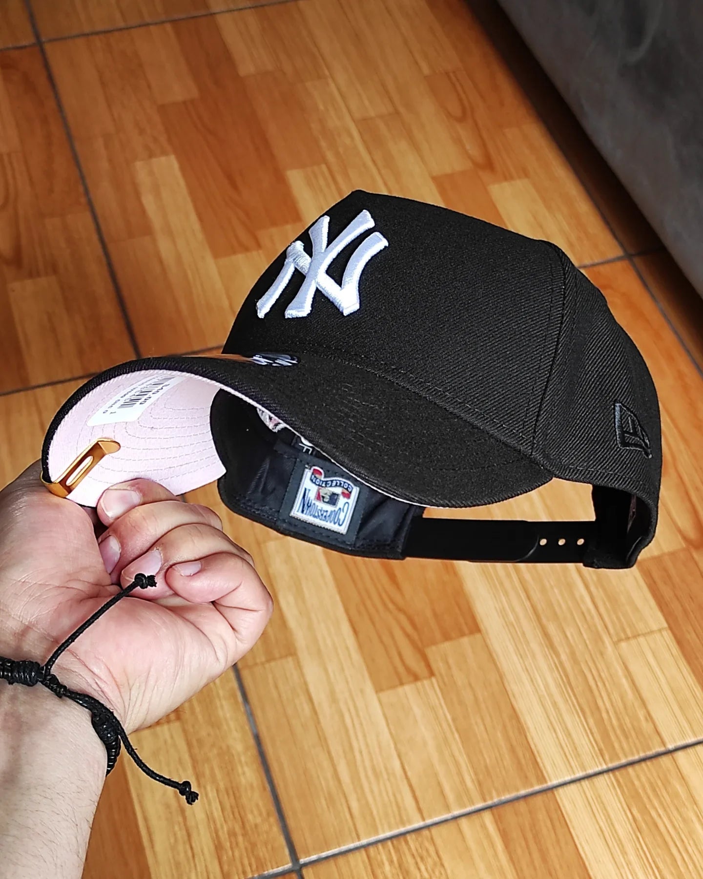 Gorra Snapback New Era New York Yankees 1999 World Series negra y rosa 9Forty A-Frame