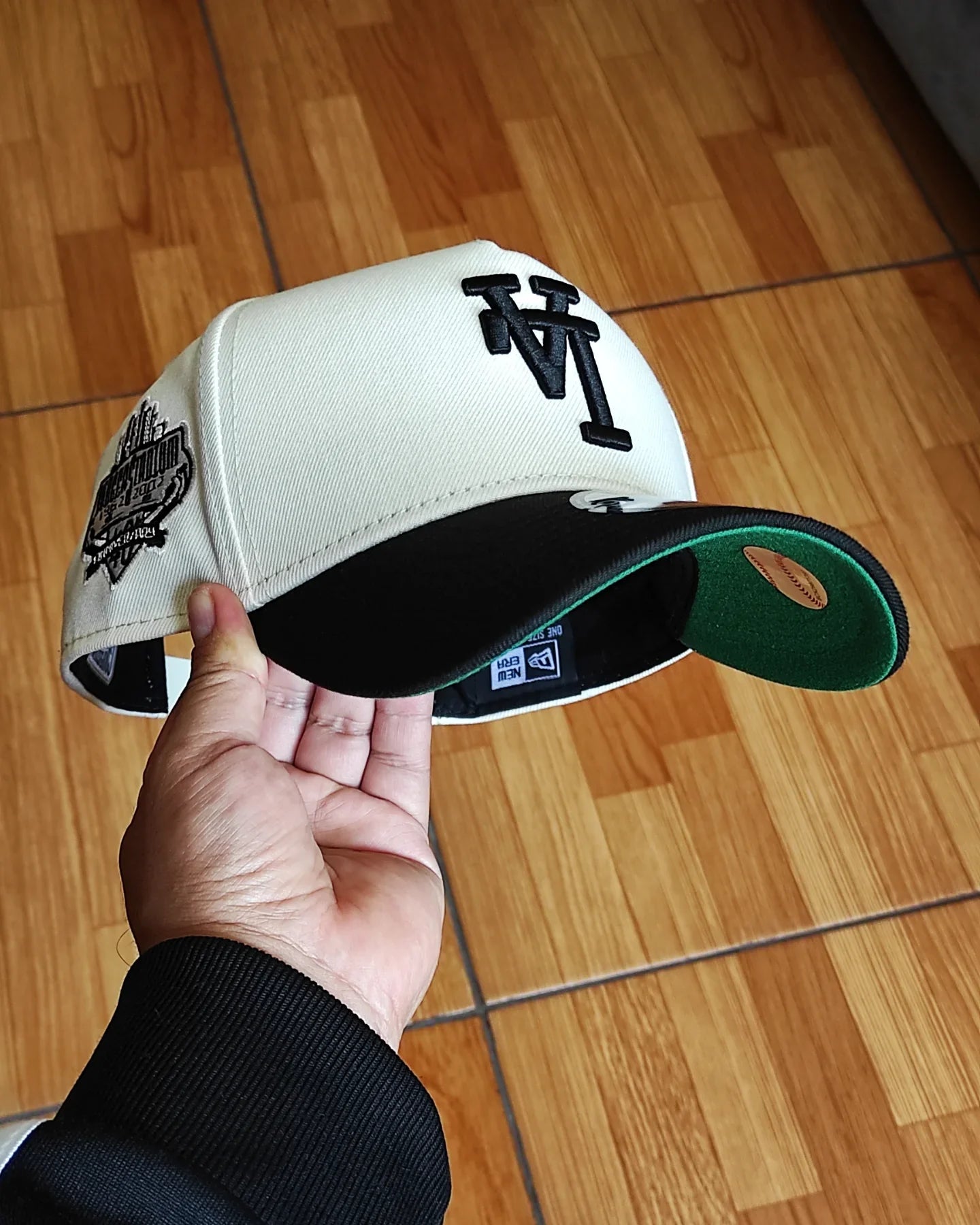 New Era Los Angeles Dodgers logotipo UPSIDE Chrome negro 9FORTY A-FRAME