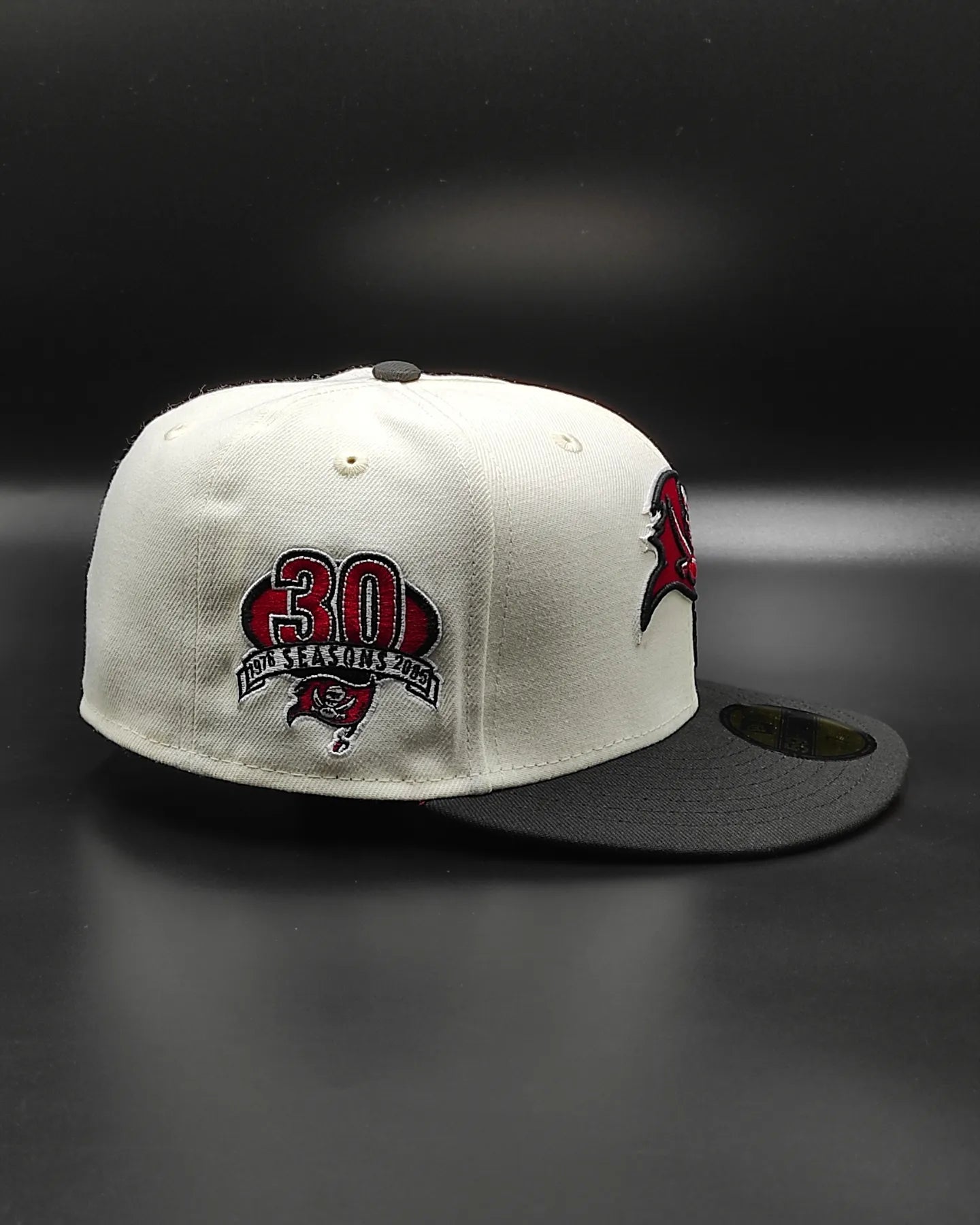 Gorra ajustada 59Fifty New Era Tampa Bay Buccaneers 30.º aniversario edición Cream Dome