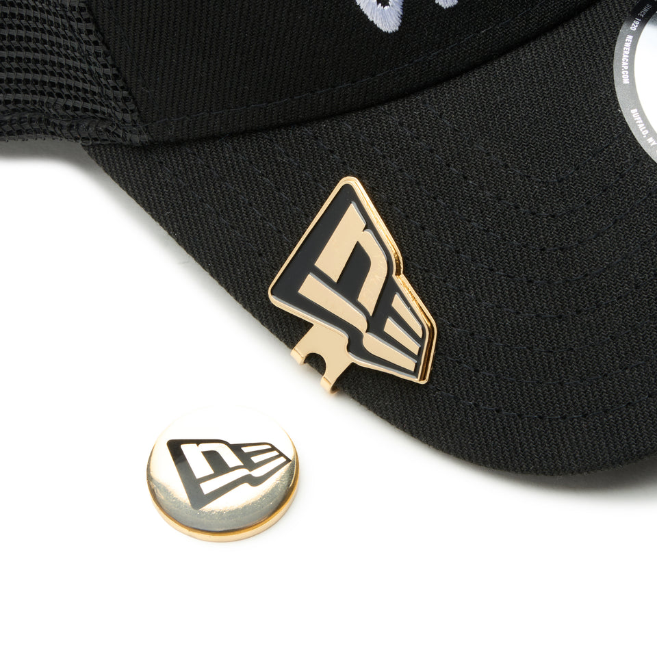 Pin metálico dorado New Era Flag
