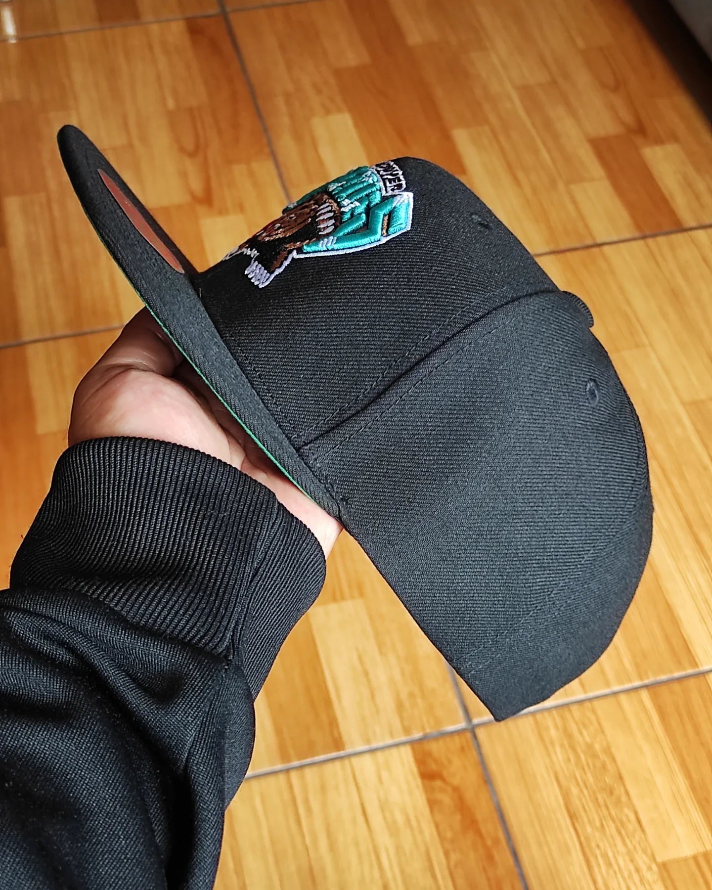 Gorra Mitchell and Ness Vancouver Grizzlies NBA wester NEGRA con cierre a presión