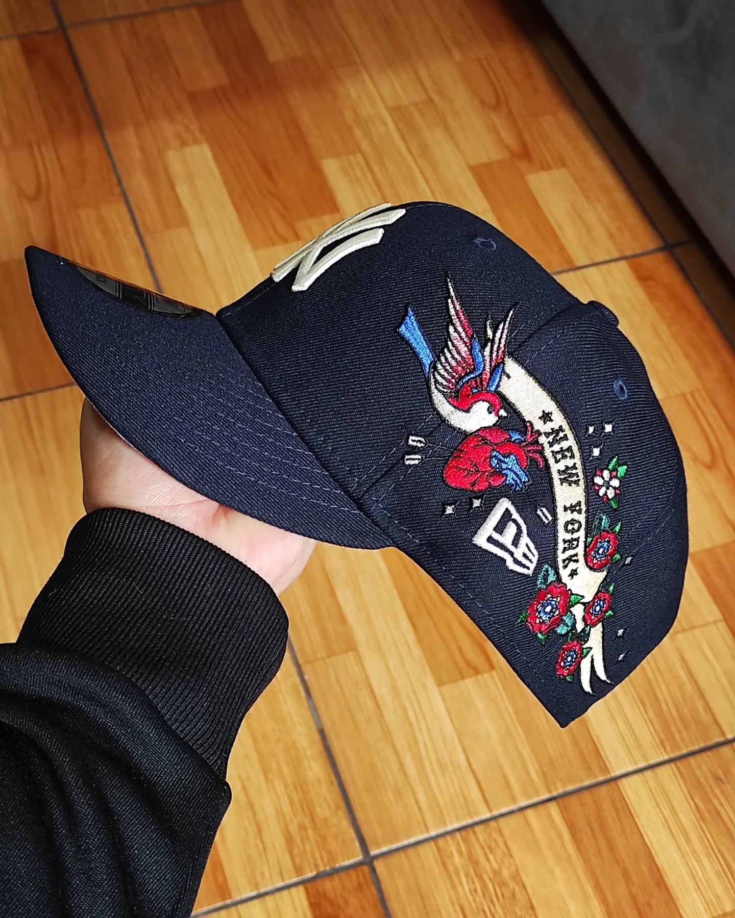 Gorra New Era 9Fifty Snapback de los New York Yankees con visera inferior gris y parche lateral City Art - Azul marino