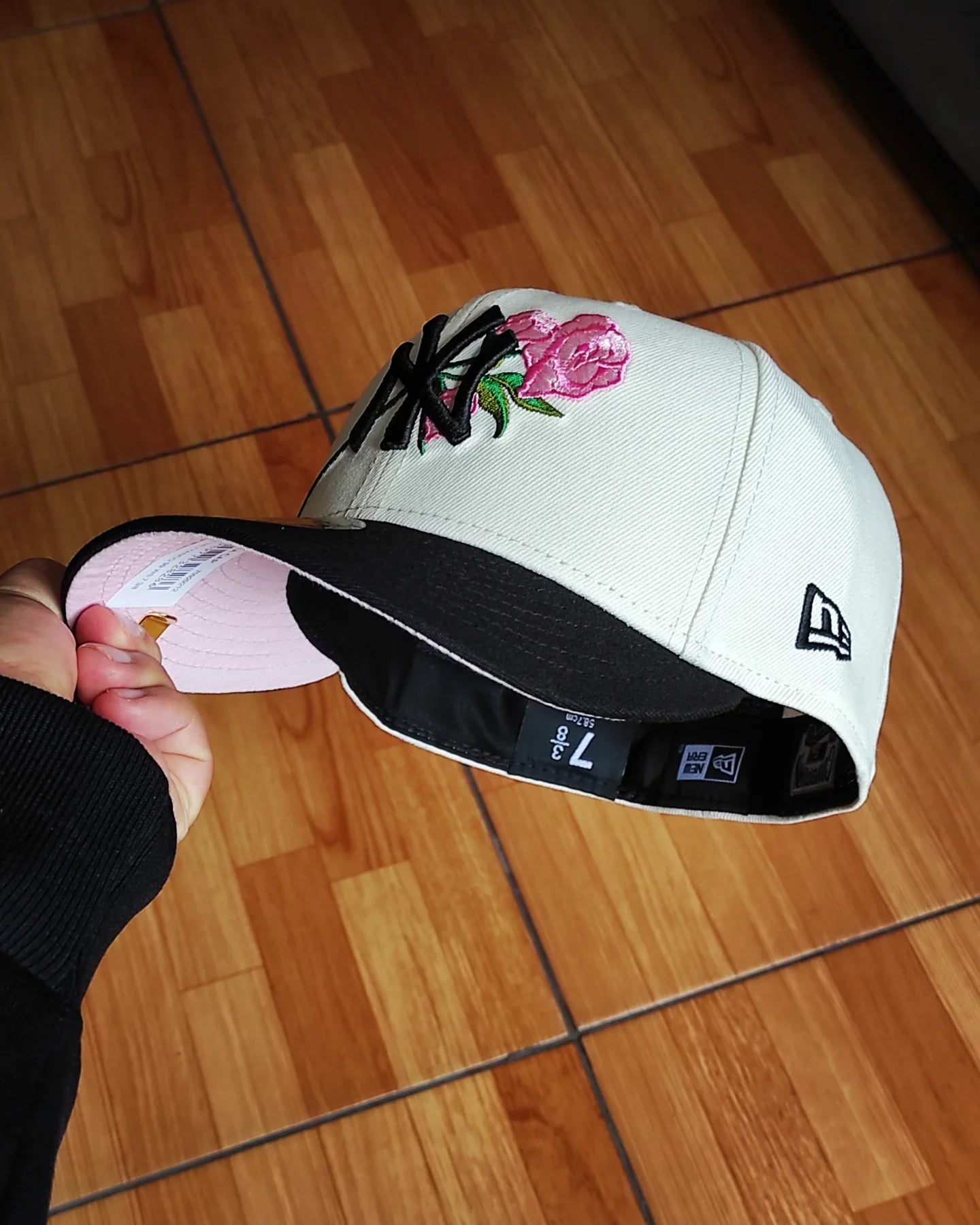 Gorra ajustada 59fifty New Era New York Yankees Rose Chrome Edición negra/rosa
