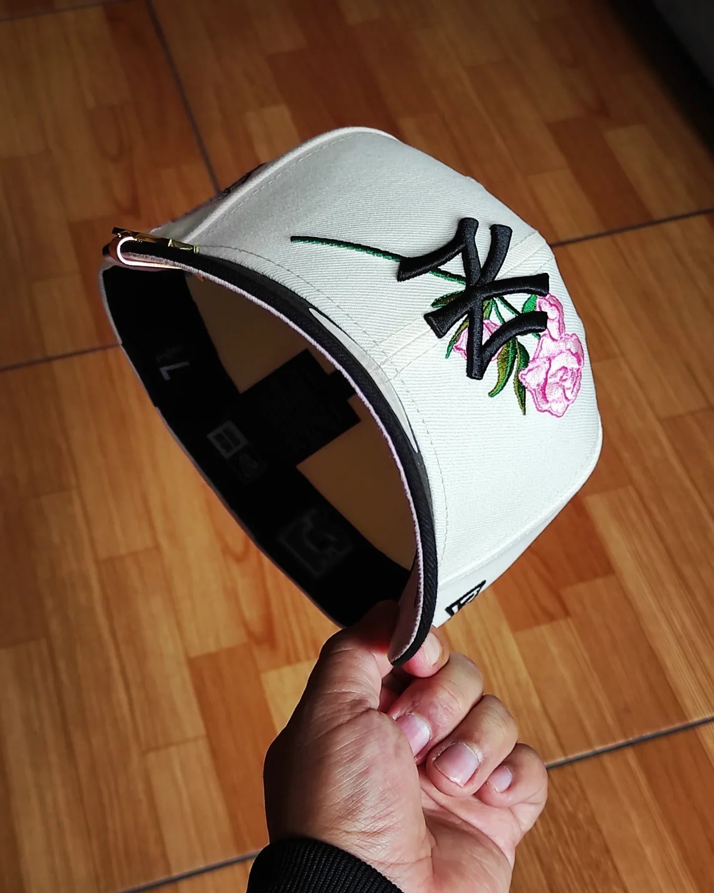 Gorra ajustada 59fifty New Era New York Yankees Rose Chrome Edición negra/rosa