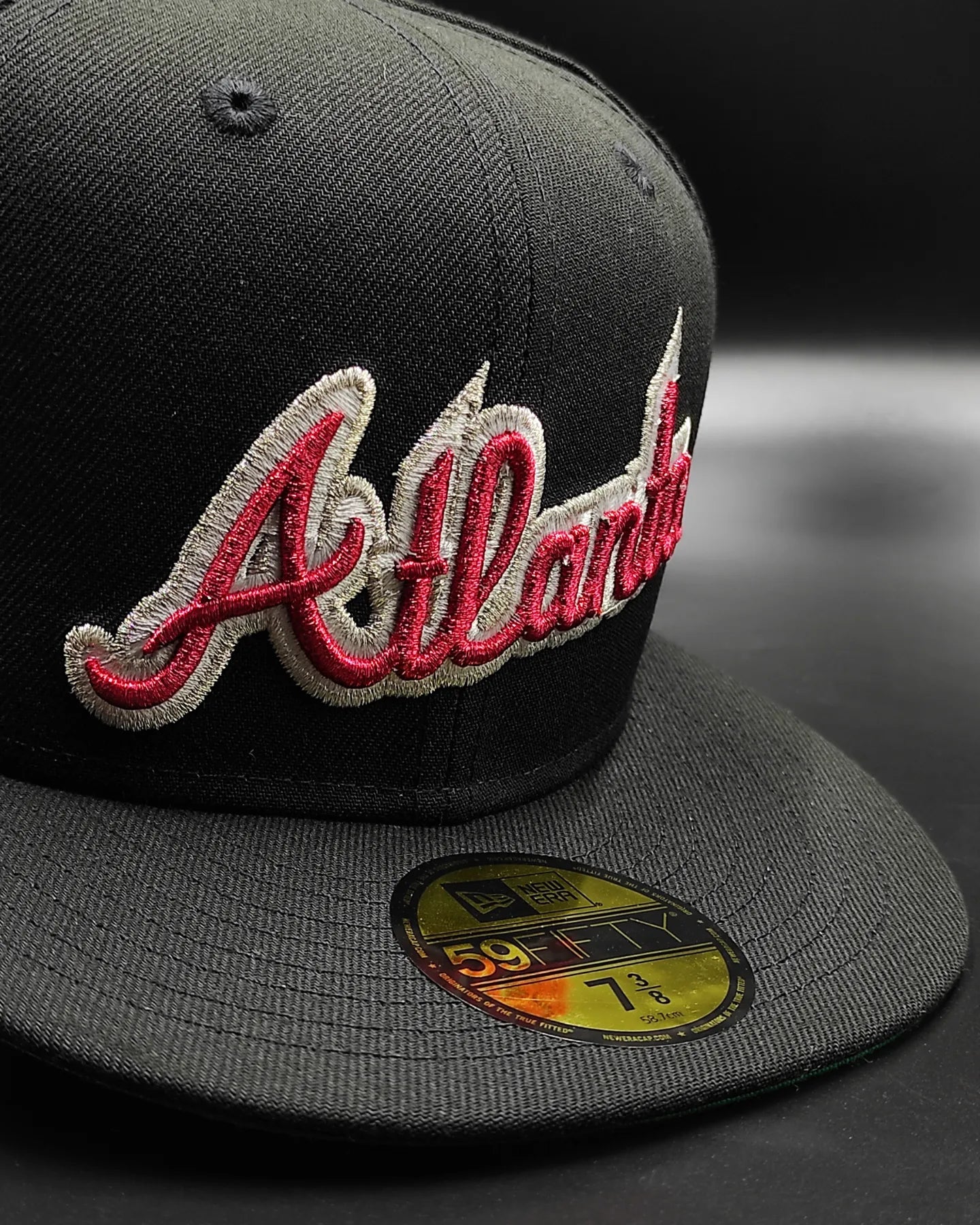 Gorra ajustada 59fifty de New Era Atlanta Braves 150 aniversario cúpula negra edición metálica