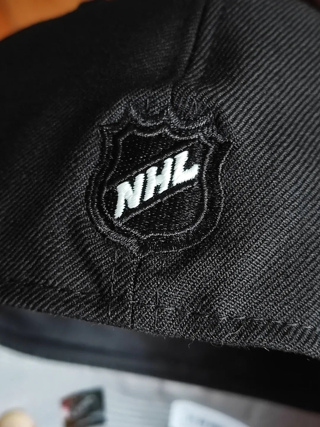 Gorra ajustada New Era Anaheim Ducks Blackout Glow Wool Edition 59Fifty
