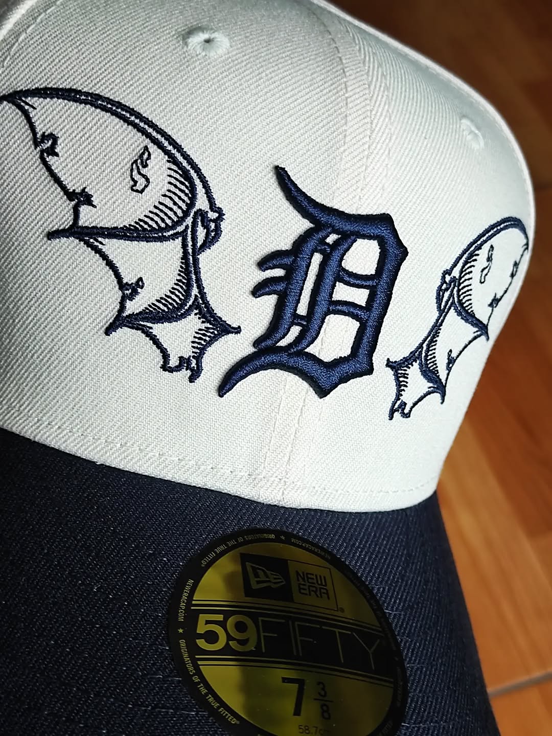 Gorra Detroit Tigers MLB Team Wings 59FIFTY Ajustada Beige Claro