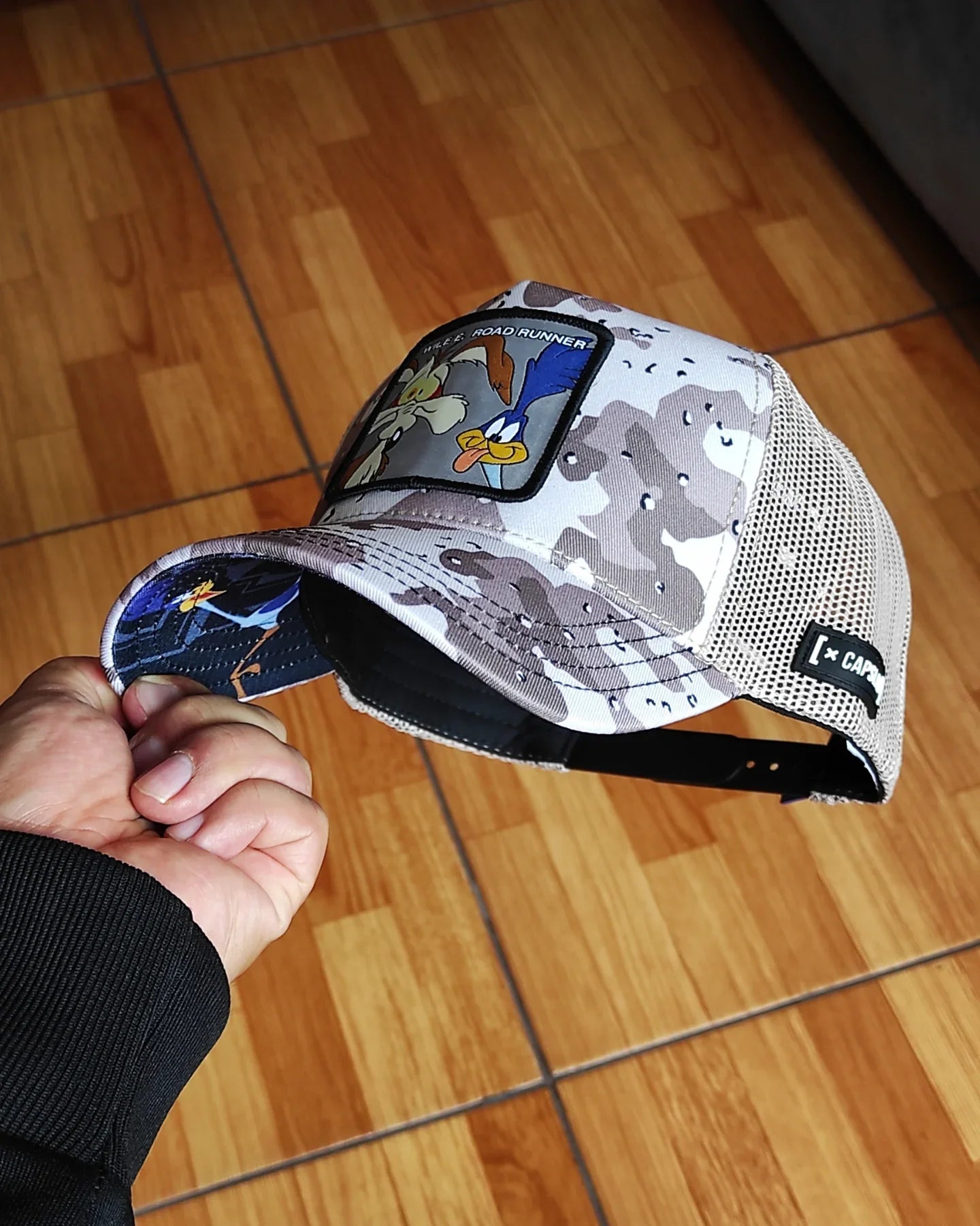 GORRA TRUCKER SNAPBACK LOONEY TUNES DE CAPSLAB