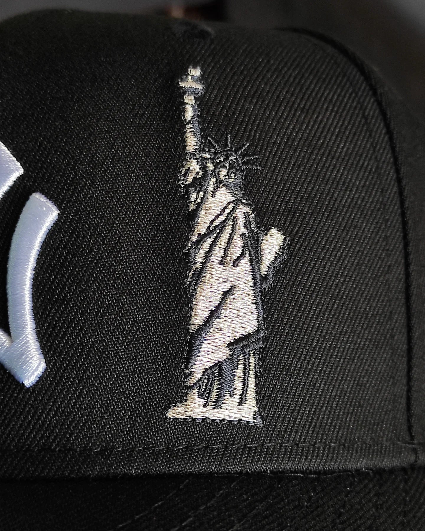 New Era New York Yankees Serie Mundial 1999 colección liberty 🗽 negro blanco 9 FIFTY Snapback