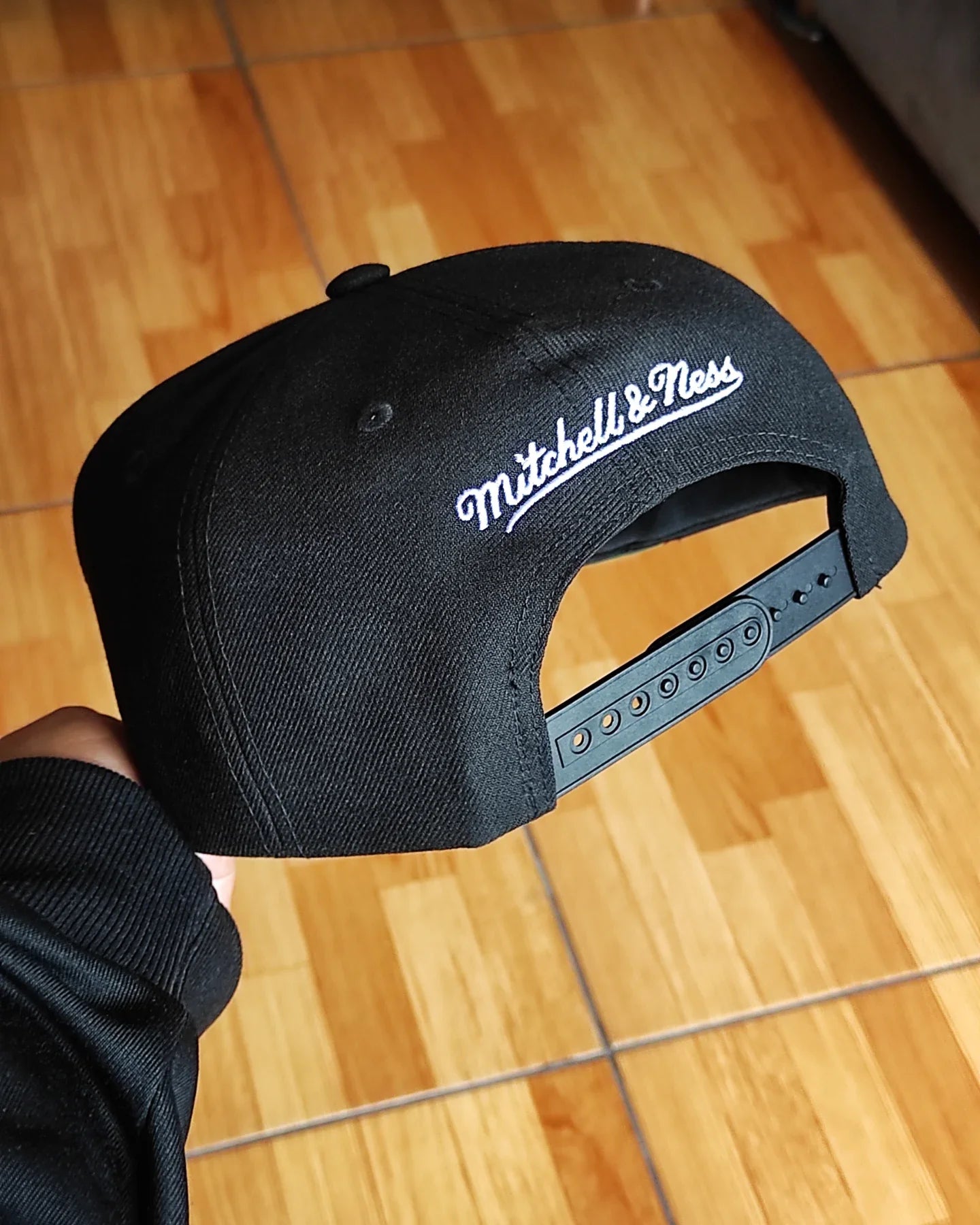 Gorra Mitchell and Ness Vancouver Grizzlies NBA wester NEGRA con cierre a presión