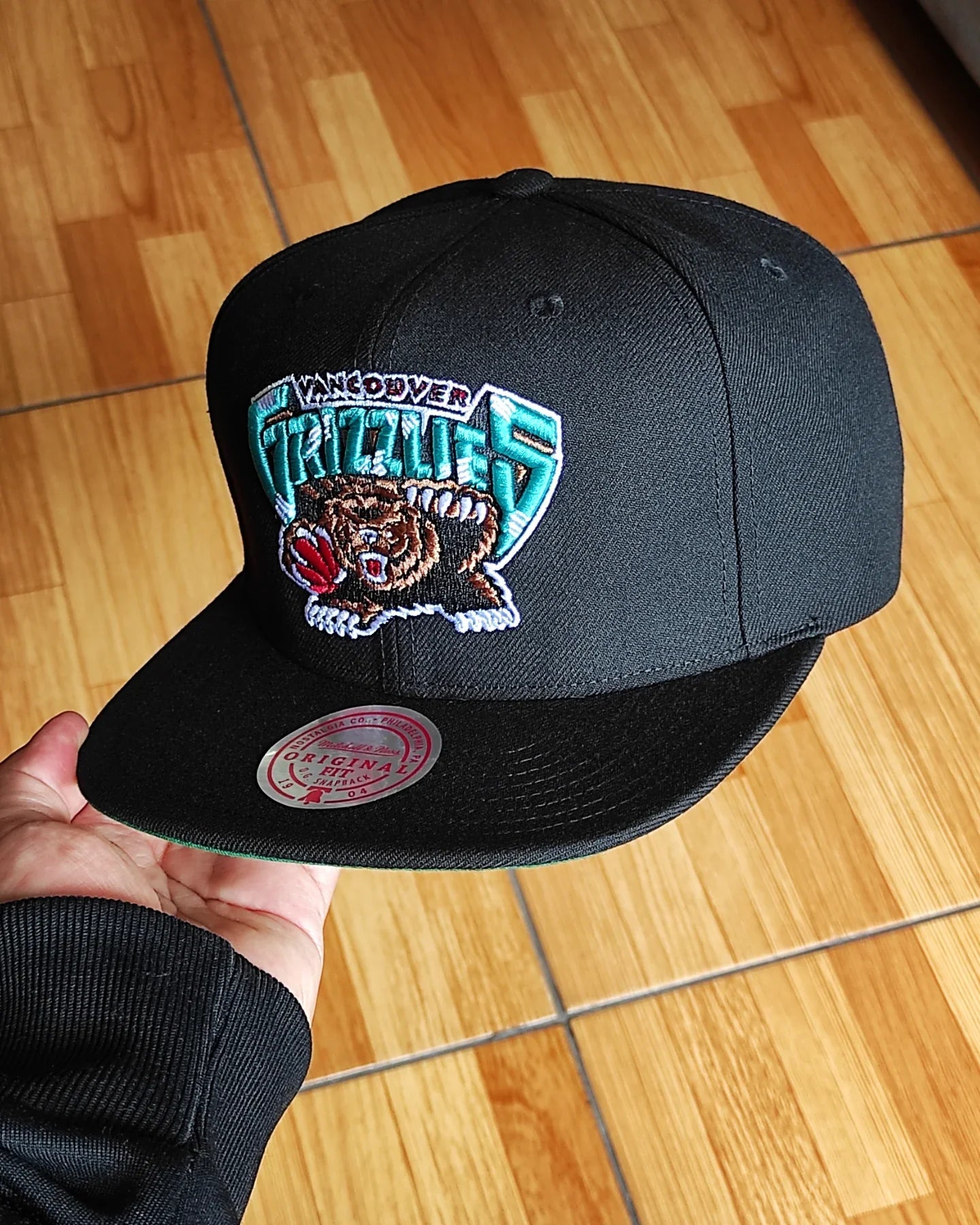 Gorra Mitchell and Ness Vancouver Grizzlies NBA wester NEGRA con cierre a presión
