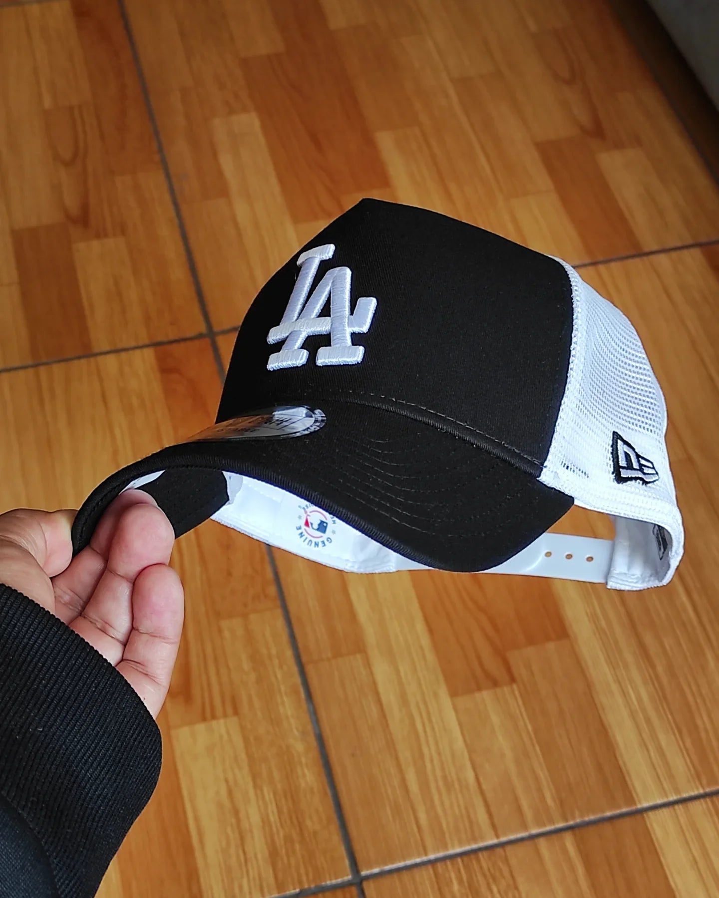 Gorra trucker a-frame negra y blanca de Los Angeles Dodgers de New Era