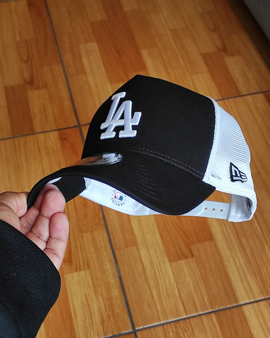 Gorra trucker a-frame negra y blanca de Los Angeles Dodgers de New Era