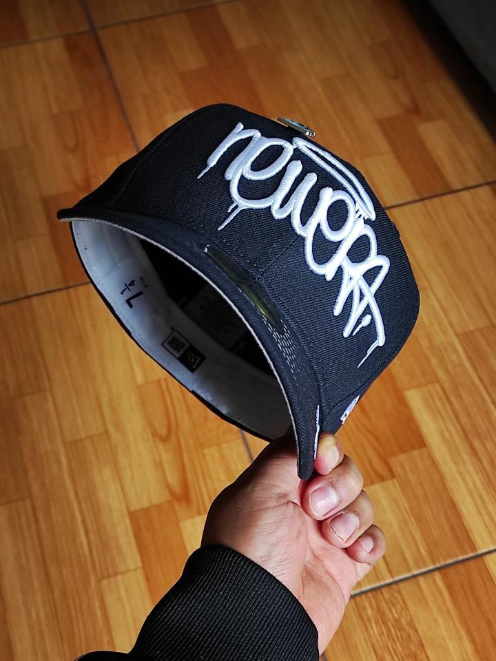 59FIFTY new era Graffiti azul marino incluye pin