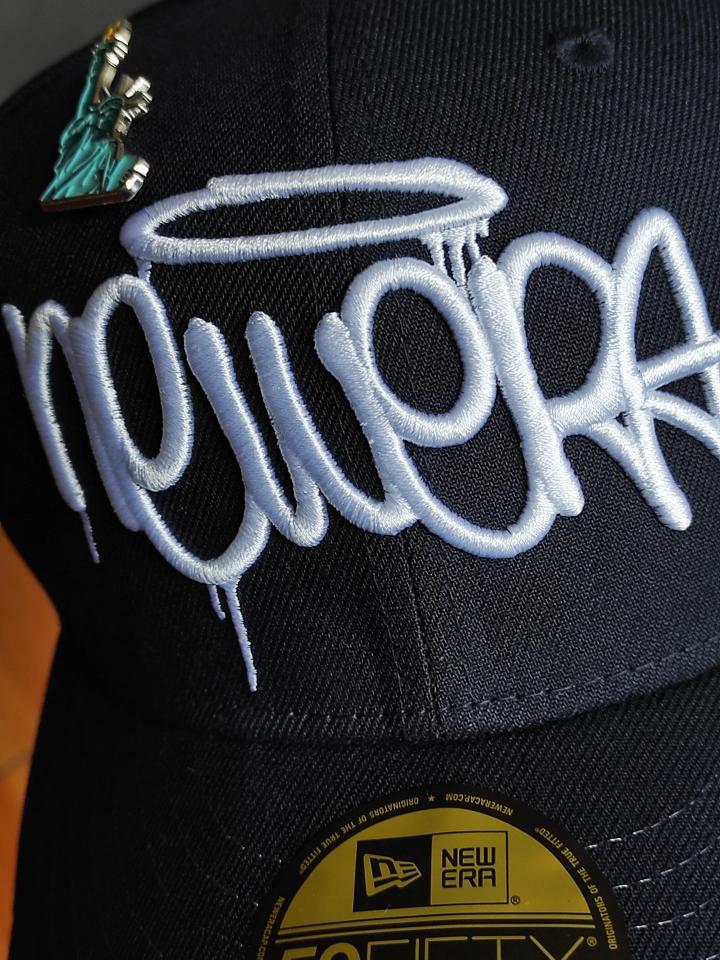 59FIFTY new era Graffiti azul marino incluye pin