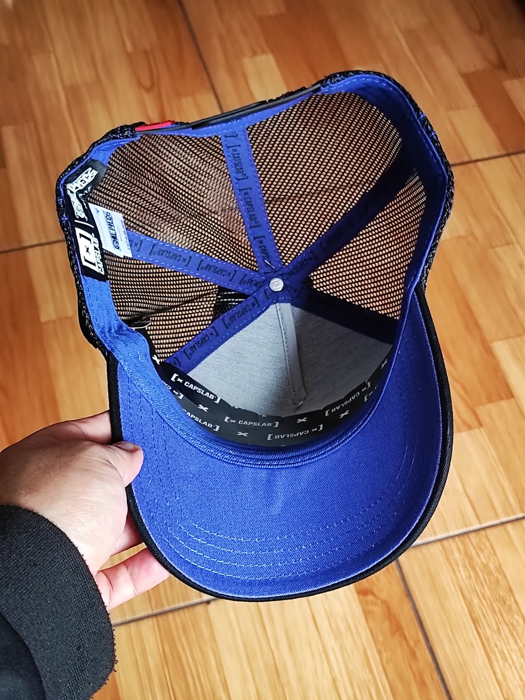 Gorra Capslab Luffy One Piece Trucker negra azul