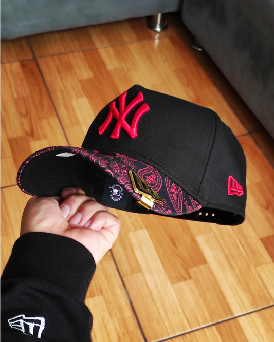 Gorra ajustable A-Frame 9FORTY negra con estampado cachemir de los New York Yankees